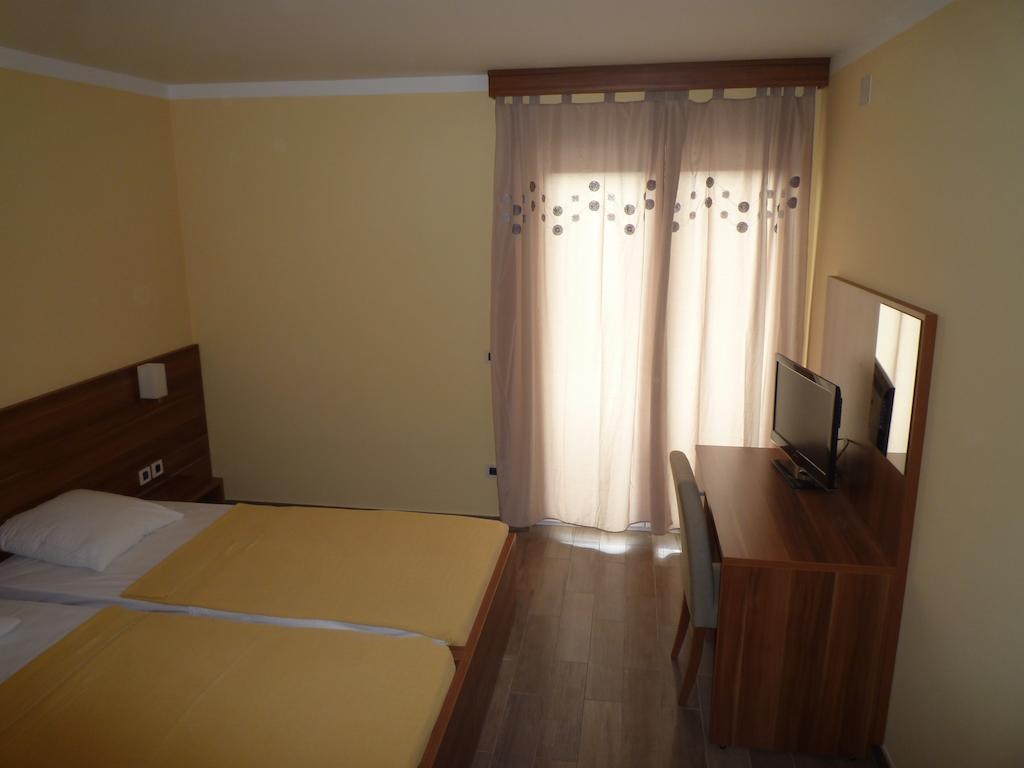 Bed & Breakfast Grgic Novigrad Istria Buitenkant foto