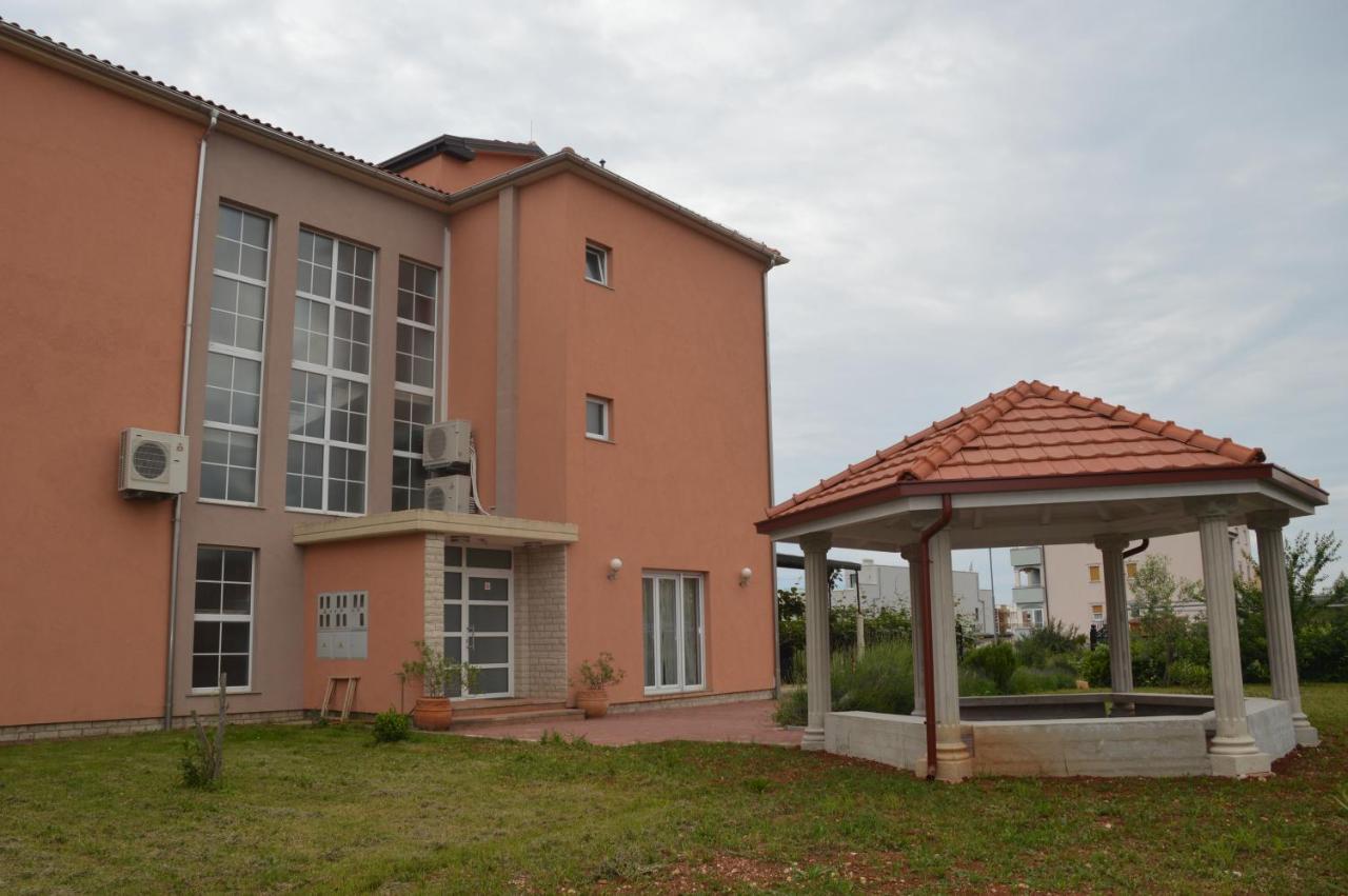 Bed & Breakfast Grgic Novigrad Istria Buitenkant foto